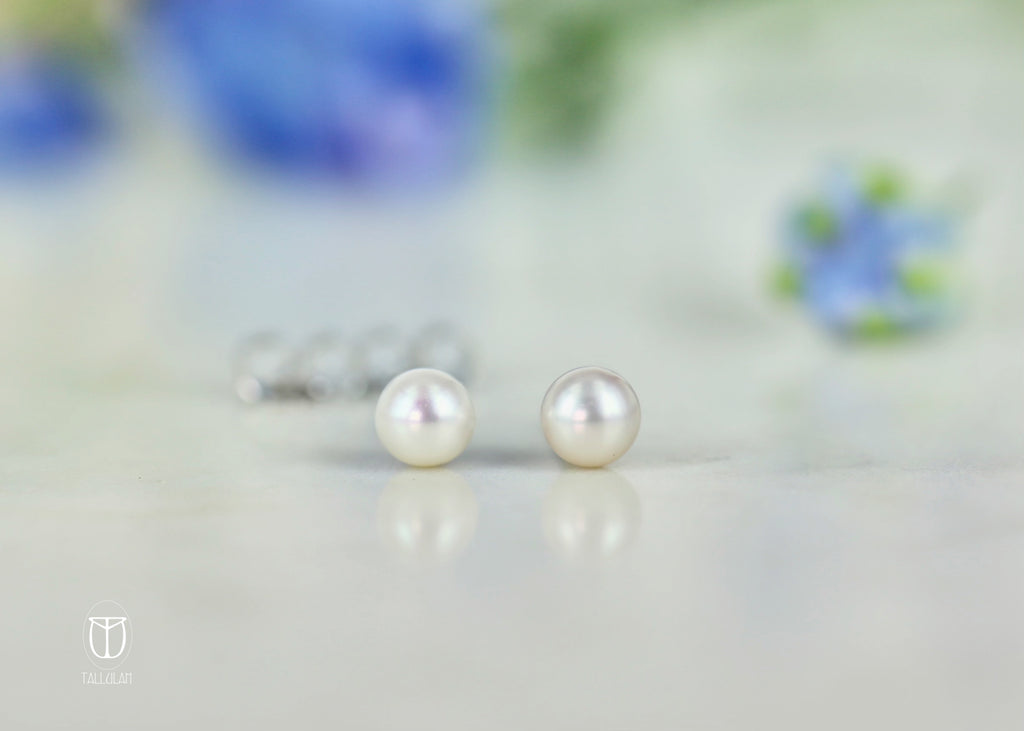 YVES Pearl Studs Small